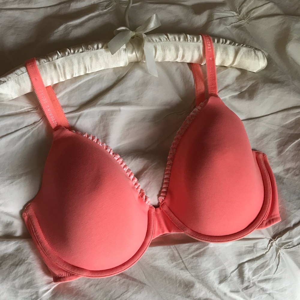 VICTORIA’S SECRET lined perfect coverage 36D bra